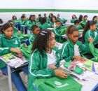 Alunos em escola da rede municipal de ensino, Igarassu
