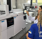 Pol&iacute;cia Cient&iacute;fica de Pernambuco moderniza o Laborat&oacute;rio de Toxicologia do IML com novo equipamento.