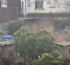 Casa foi atingida por deslizamento de terra em Olinda.