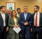 Governadora Raquel Lyra ao lado de prefeito e do ministro Waldez G&oacute;es.