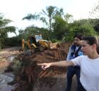 Governadora vistoria a&ccedil;&otilde;es emergenciais de reconstru&ccedil;&atilde;o, ap&oacute;s fortes chuvas em Goiana na Mata Norte
