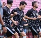 Jogadores do Santa Cruz em aquecimento.