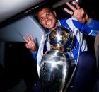 Thiago Silva anuncia sa&iacute;da do Porto.