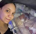Vit&oacute;ria Souza e o filho, Isaac, na encubadora.