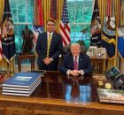 Fl&aacute;vio Bolsonaro e Donald Trump em encontro nos EUA