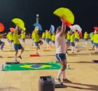 O grupo de aer&oacute;bica chamou aten&ccedil;&atilde;o de quem passava pelo Marco Zero do Recife.