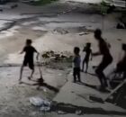 Imagens de um circuito de monitoramento registraram o momento dos disparos.