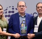 Mano Medeiros recebe pr&ecirc;mio por gest&atilde;o de riscos e emerg&ecirc;ncias em Jaboat&atilde;o