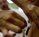 Vacina&ccedil;&atilde;o contra HPV para jovens de 15 a 19 anos &eacute; prorrogada at&eacute; o fim do ano