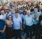 Eduardo da Fonte ao lado de aliados em evento.