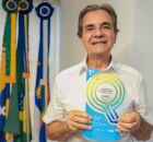 Prefeito do munic&iacute;pios, Carlos Santana (Republicanos). 