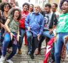 Lula d&aacute; 'sarrada' durante encontro com estudantes na Bahia 