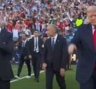 Trump &eacute; vaiado ao entrar em campo na final da Copa do Mundo nos Estados Unidos.