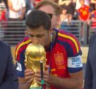 Rodri atribui vit&oacute;ria na Copa do Mundo a Deus: "H&aacute; algu&eacute;m l&aacute; em cima me ajudando"