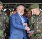Lula e militares.