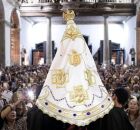 Manto da imagem peregrina de Nossa Senhora do Carmo.