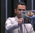 Senador Cleitinho pede desculpas por tirar foto com Virg&iacute;nia Fonseca.