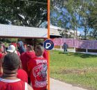 Torcida do N&aacute;utico protesta no CT Wilson Campos.