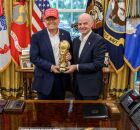 Trump ao lado de Gianni Infantino, presidente da Fifa.