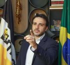 Renan Santos diz que candidatura de Fl&aacute;vio Bolsonaro &eacute; invi&aacute;vel