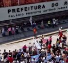 Manifesta&ccedil;&atilde;o por Moradias na Frente da Prefeitura do Recife 