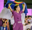 Raquel Lyra (PSD) com a Bandeira de Pernambuco 