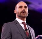 Eduardo Bolsonaro critica obrigatoriedade de vacina&ccedil;&atilde;o: 'se tiver efeito colateral, o governo n&atilde;o vai se responsabilizar