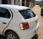 Um carro com sinais de adultera&ccedil;&atilde;o foi apreendido.