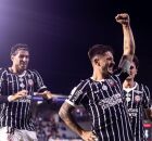 Garro comemorando gol contra o RB Bragantino, na vit&oacute;ria por 2 a 0 no Brasileir&atilde;o.