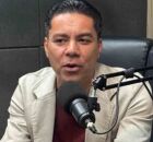 Pastor Leonardo Borges durante participa&ccedil;&atilde;o em um podcast