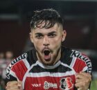 Jo&atilde;o Pedro est&aacute; de volta ao Santa Cruz e deve jogar contra An&aacute;polis.