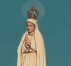 Fot&oacute;grafo viraliza com registro de lua cheia 'coroando' Nossa Senhora de F&aacute;tima em Crato (CE)