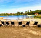Heidebad &eacute; o espa&ccedil;o administrado de forma privada &agrave;s margens do lago Heidesee, na cidade de Halle.