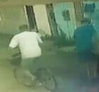 Crian&ccedil;a &eacute; assaltada a caminho da escola no Recife; v&iacute;deo registra a&ccedil;&atilde;o