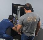 Durante o cumprimento de um mandado de busca e apreens&atilde;o, os policiais encontraram no aparelho do investigado imagens e v&iacute;deos. 