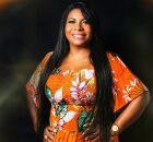 Cantora gospel Eliz&acirc;ngela Terra &eacute; fundadora da Assembleia de Deus Un&ccedil;&atilde;o e Fogo