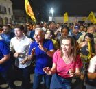 Mar&iacute;lia Arraes participa de caminhada pelas ruas de Vit&oacute;ria de Santo Ant&atilde;o.