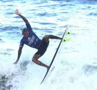 Jo&atilde;o Victor Cruz venceu duas categorias do Pernambucano de Surf 2026, em Olinda.