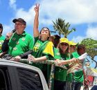 Clarissa T&eacute;rcio e Pastor J&uacute;nior T&eacute;rcio em carreata.
