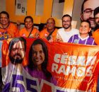 O candidato a deputado estadual C&eacute;sar Ramos (PSD) em  uma caminhada pelas ruas do Centro de Igarassu, na Regi&atilde;o Metropolitana do Recife.