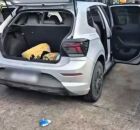 Durante a a&ccedil;&atilde;o, os policiais apreenderam duas armas e localizaram uma caminhonete roubada e um carro adulterado.