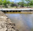 Constru&ccedil;&atilde;o de uma passagem molhada em Cotunguba, na zona rural do munic&iacute;pio.