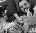 Ant&ocirc;nio Zardin Filho ao lado das filhas, Maria Fernanda e Maria Carolina, e da cachorrinha Lola.
