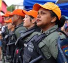 Policiais militares em esquema de seguran&ccedil;a no carnaval de Olinda.