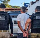 Armas, dinheiro, celulares e subst&acirc;ncia semelhante &agrave; coca&iacute;na foram apreendidos durante a opera&ccedil;&atilde;o.