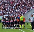 Jogadores do Santa Cruz em comemora&ccedil;&atilde;o ap&oacute;s gol de Renato