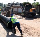 As obras de drenagem e cal&ccedil;amento em Pau Amarelo, no Paulista.