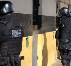 Opera&ccedil;&atilde;o policial em pres&iacute;dio.