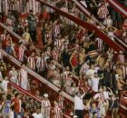 Torcida alvirrubra presente nos Aflitos.