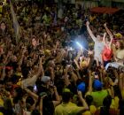 Lara Santana re&uacute;ne multid&atilde;o durante caminhada em Nossa Senhora do &Oacute;